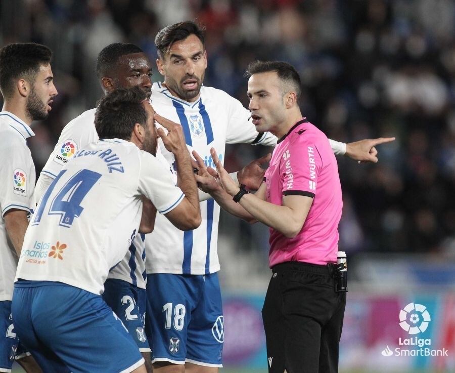 Óliver de la Fuente Ramos, colegiado del partido entre Tenerife y Almería.