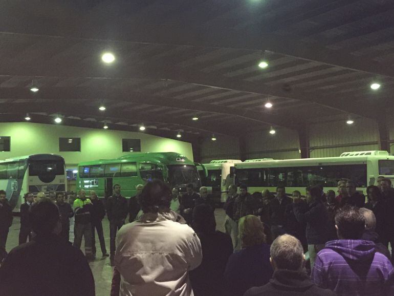 Trabajadores durante la asamblea de CTM-Grupo Ruiz
