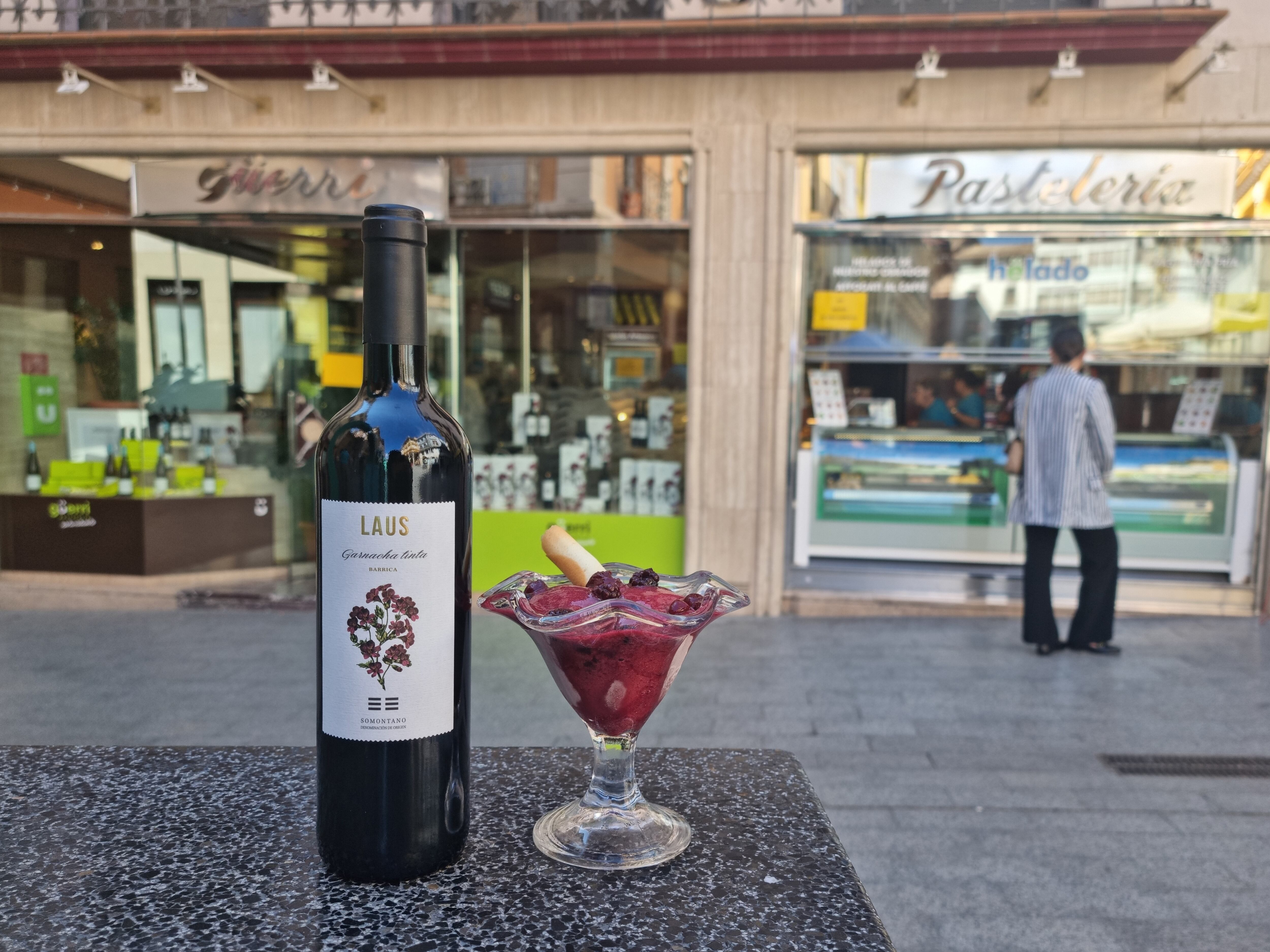 Helado de garnacha en barrica de Laus y pastelería Güerri