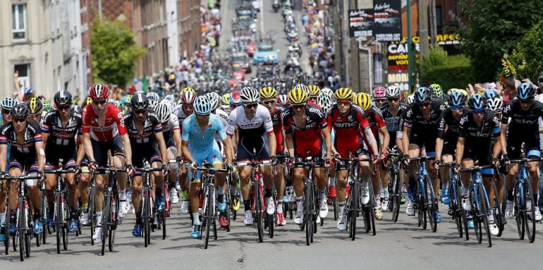 Vista del pelotón durante la 4ª etapa del Tour de Francia entre las localidades de Seraing (Bélgica) y Cambrai (Francia)