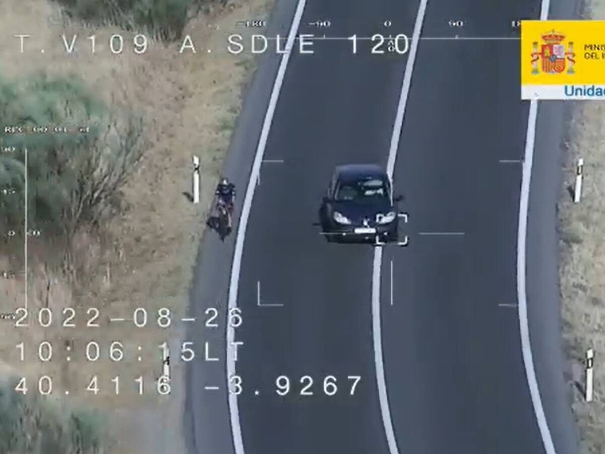 La DGT aplaude la forma de adelantar de un coche a un ciclista