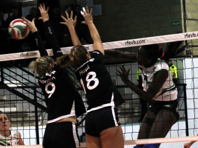 Las extremeñas se juega la permanencia en la Superliga femenina ante el Voley Playa Madrid