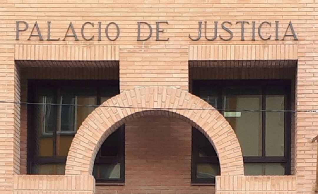 Fachada del edificio de los juzgados de Aranda