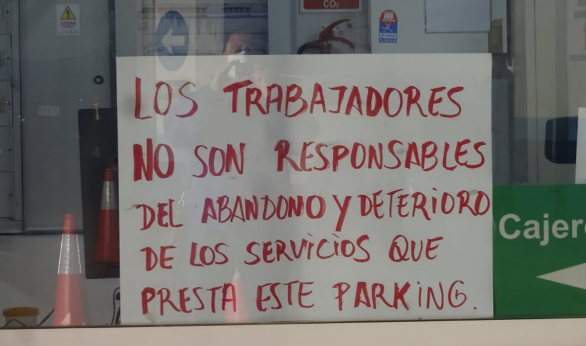 Pancarta de trabajadores de los aparcamientos públicos de Santa Margarita.