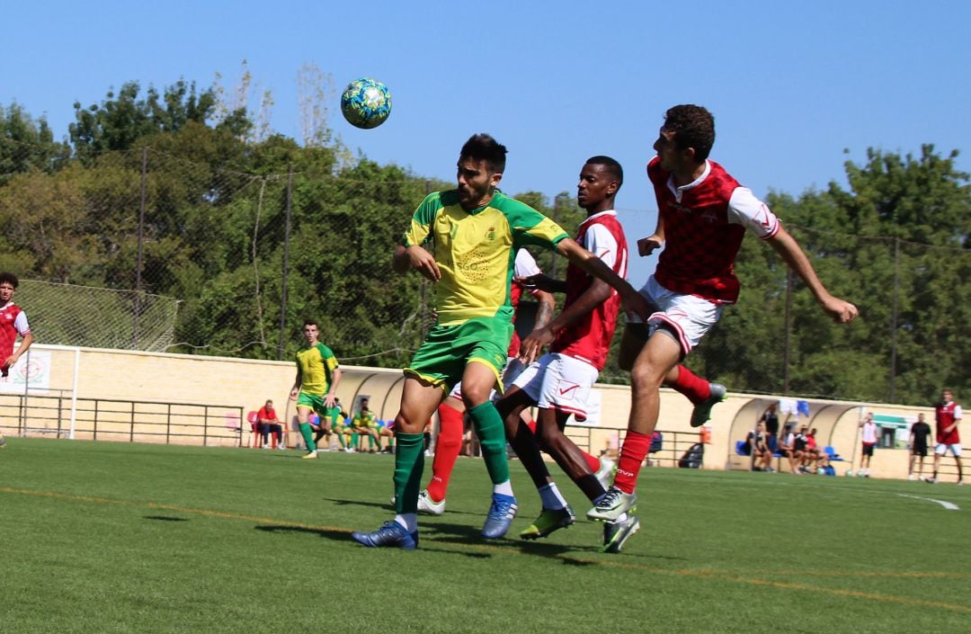 Dani Guerrero ante el Mons Calpe.