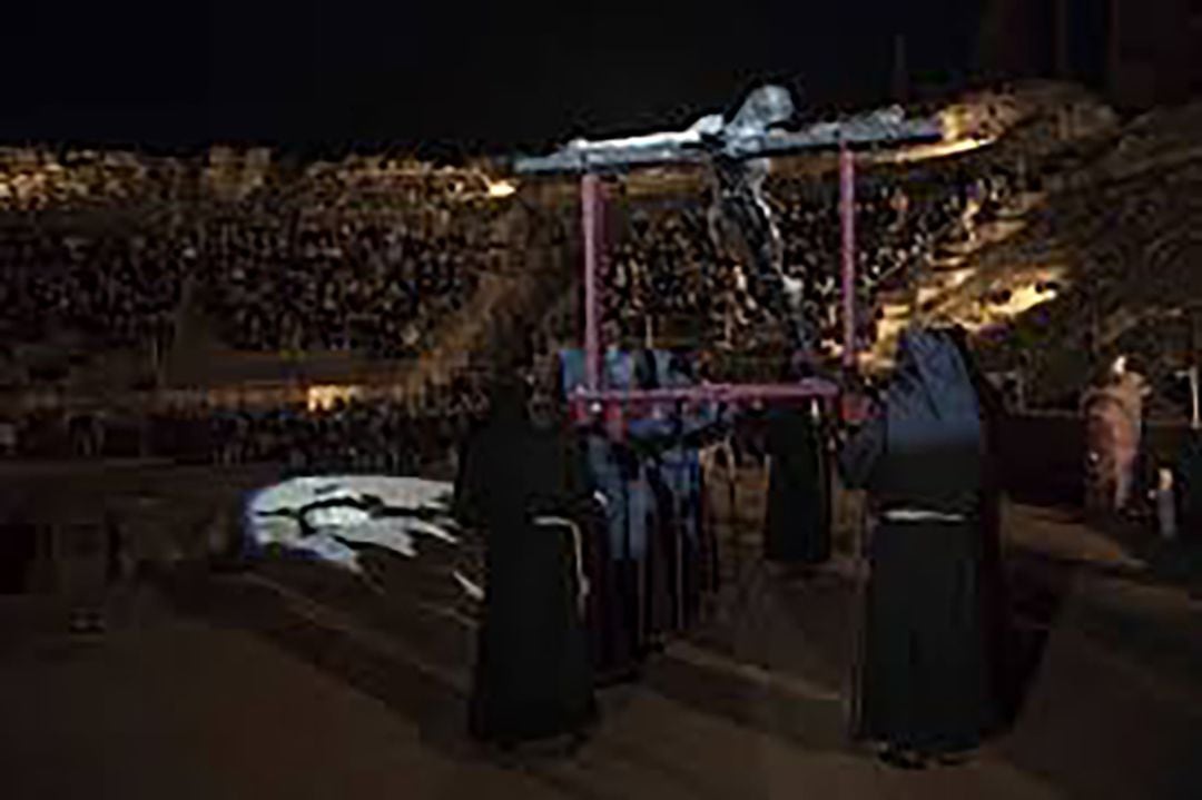 Imagen del Cristo de la O en el anfiteatro romano