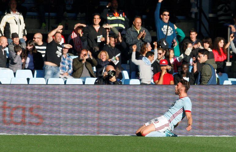 Sergi Gómez celebra su gol marcado ante el Athletic, el primero del conjunto celeste.