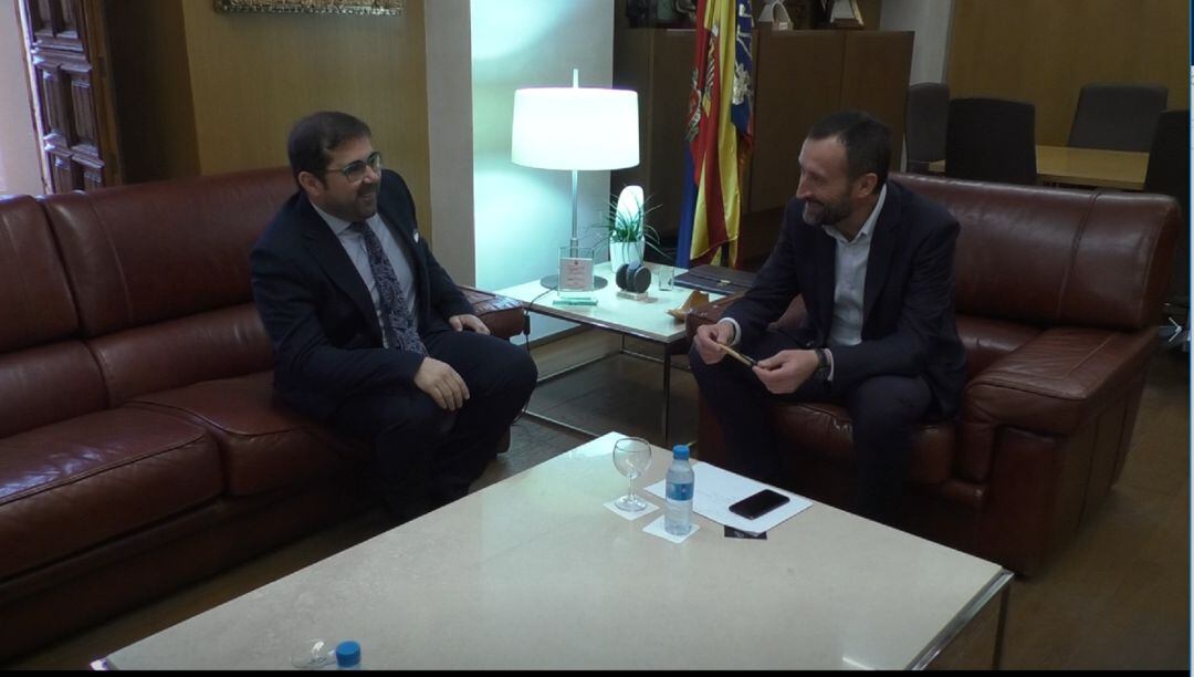 Buyolo con Carlos González.