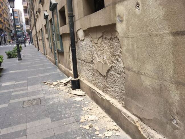 Desperfectos en la fachada del Teatro Principal