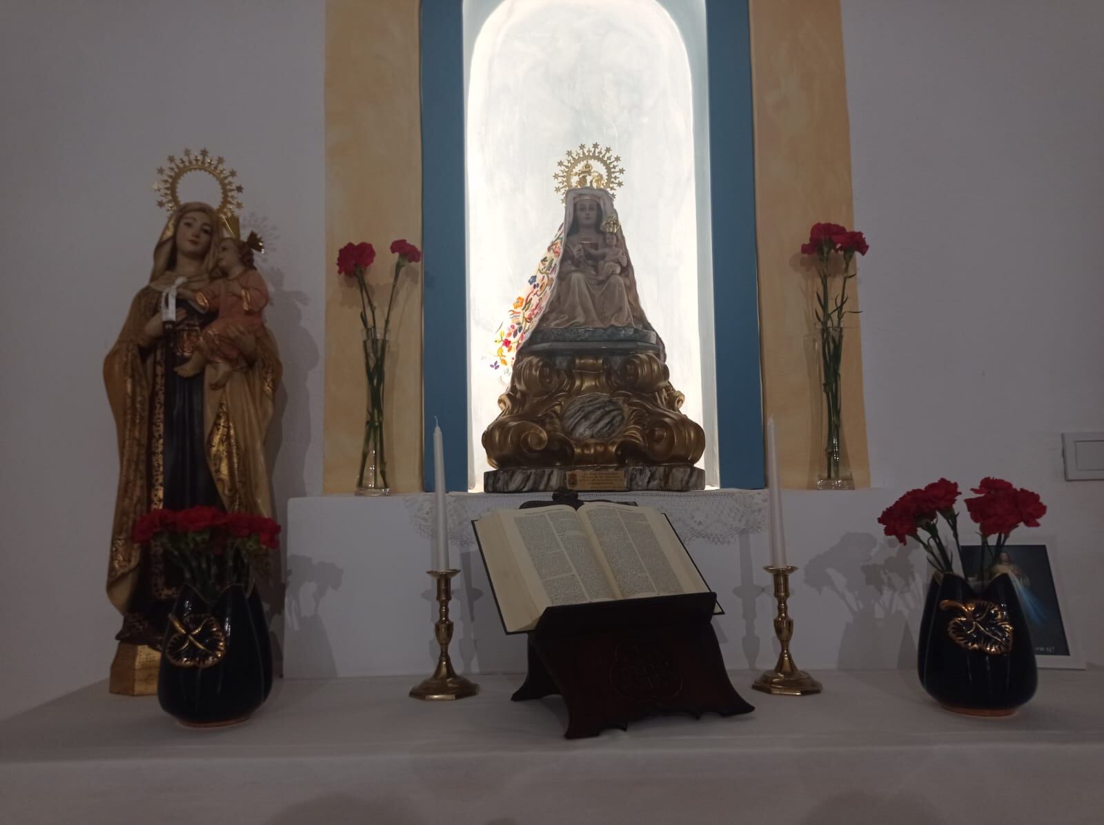 Talla de la Virgen de las Huertas en la capilla del Coso de Sutullena