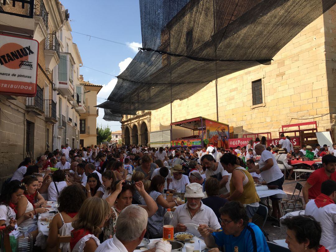 Imagen de la comida popular de Sesma antes de la pandemia.