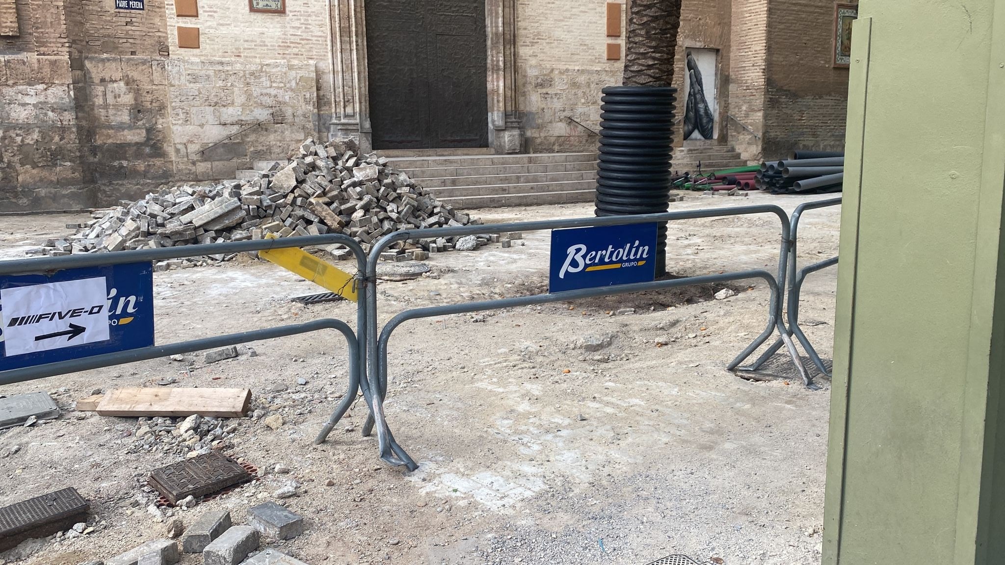 Obras en la plaza Barón de Cortes de València