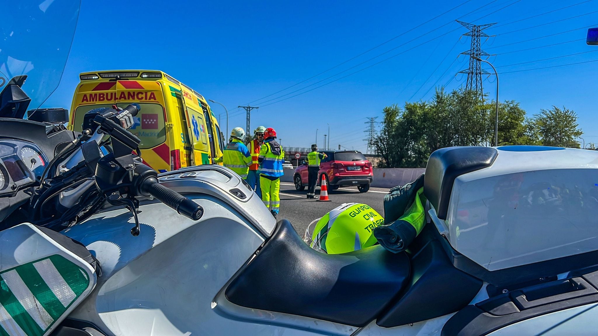 Imagen del dispositivo de Guardia Civil y Summa 112 tras el accidente ocurrido en la A-42 en Getafe