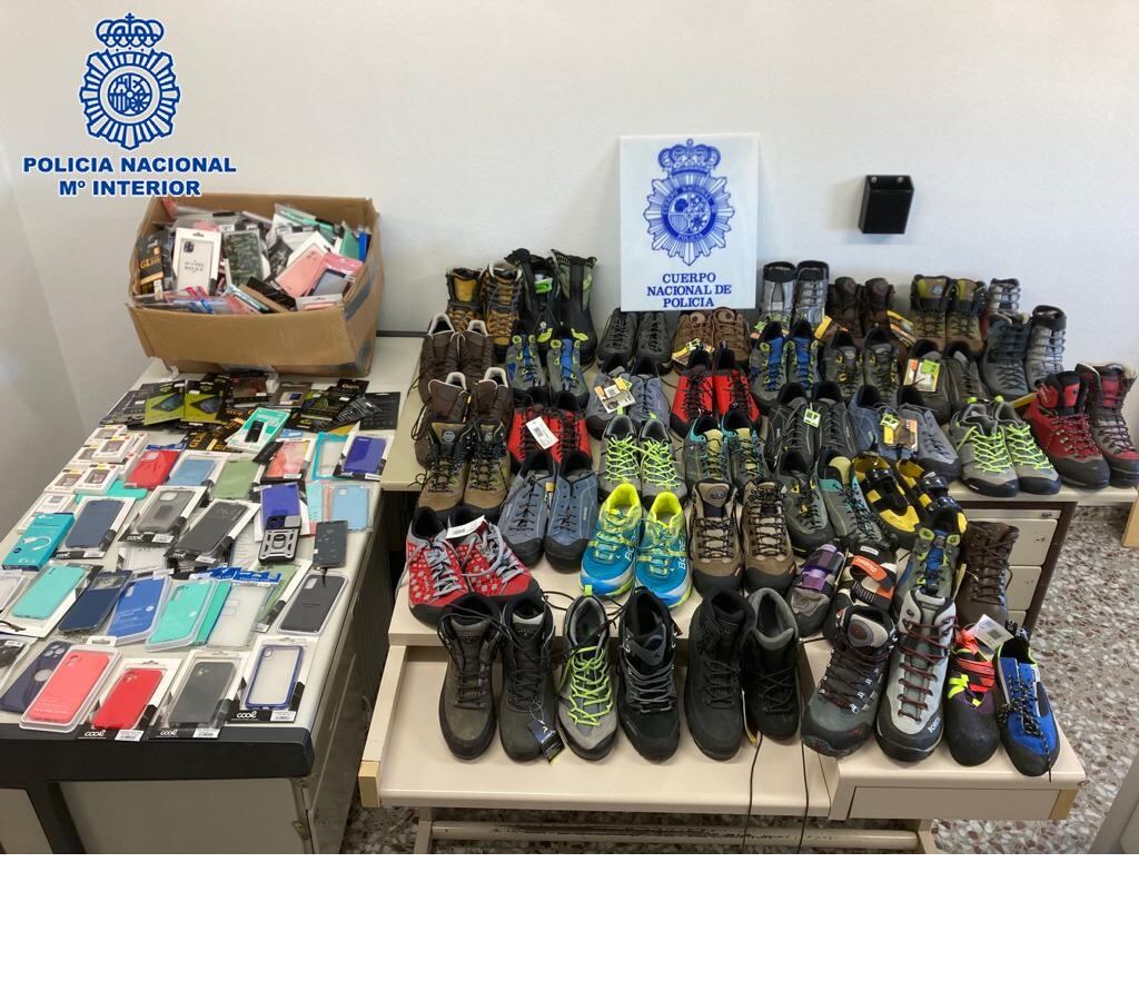 Objetos sustraídos mediante el método del butrón en varios comercios de Murcia