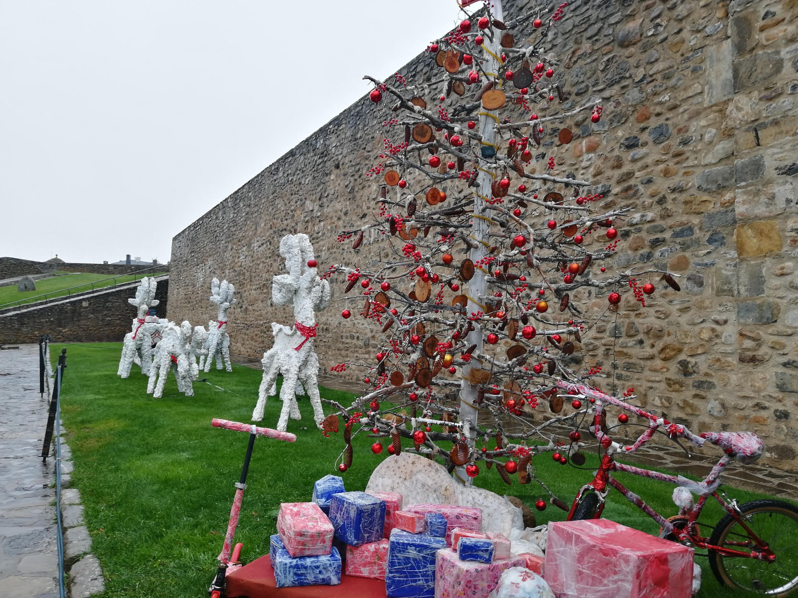 Decoración navideña en la Ciudadela de Jaca