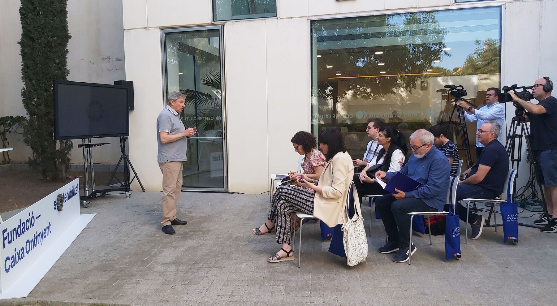 Vicent Oritz durante su intervención inicial ante los medios de comunicación