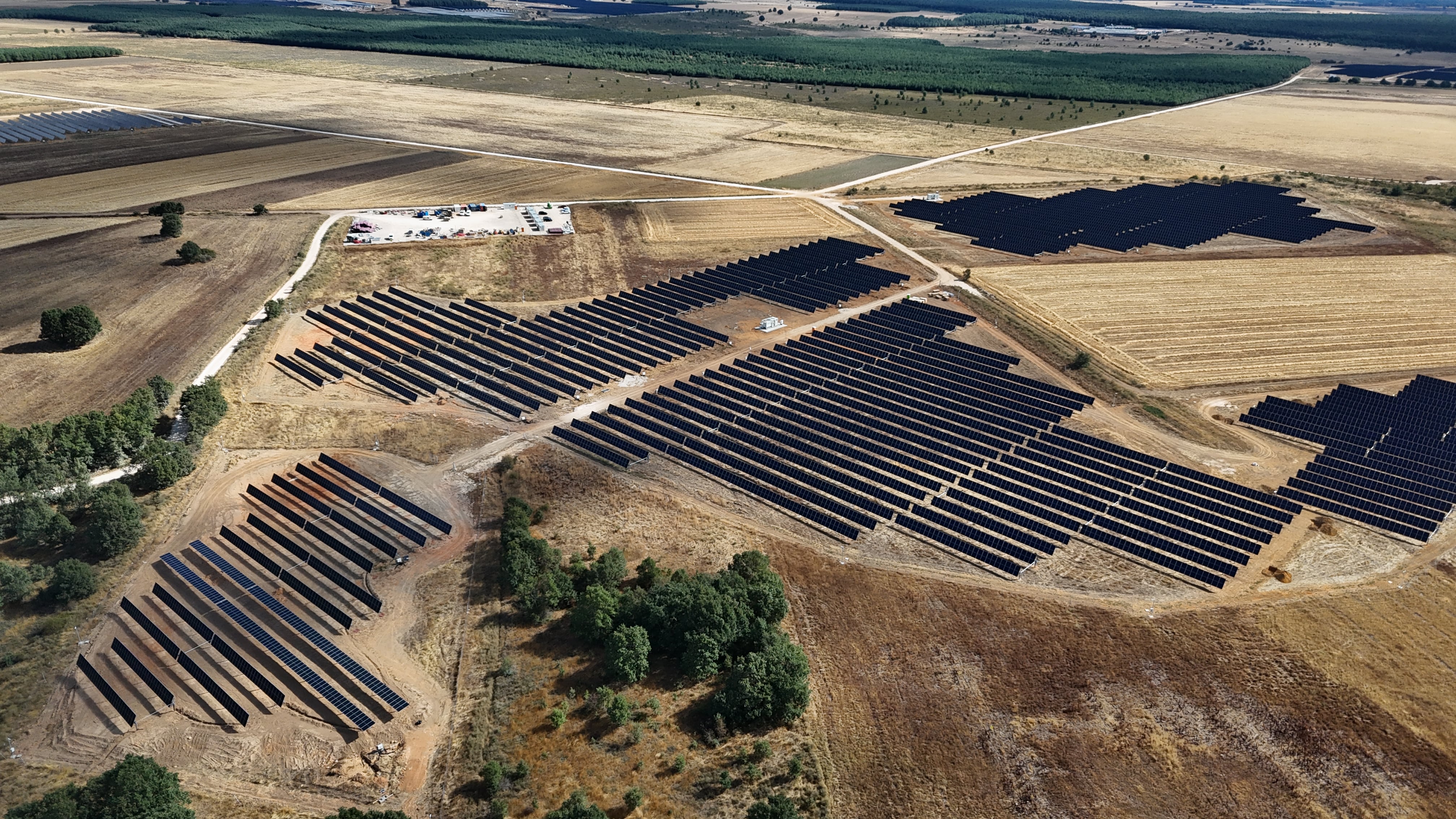 Planea Energía pone en marcha el complejo fotovoltaico Velilla de 36 MWp de potencia en Mantinos (Palencia).