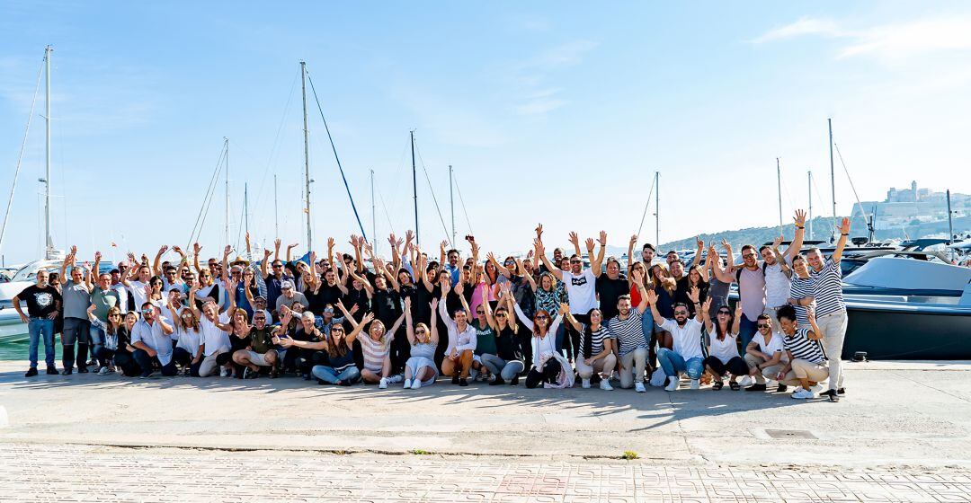 Foto de familia de los miembros de la Asociación