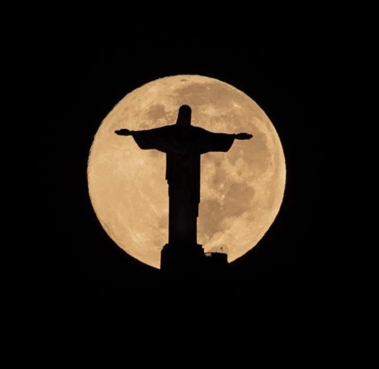 El Cristo Redentor apaga las luces en muestra de apoyo al jugador del Real Madrid