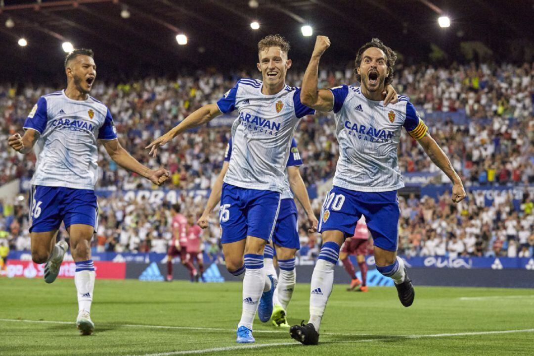 Javi Ros celebra su gol en La Romareda