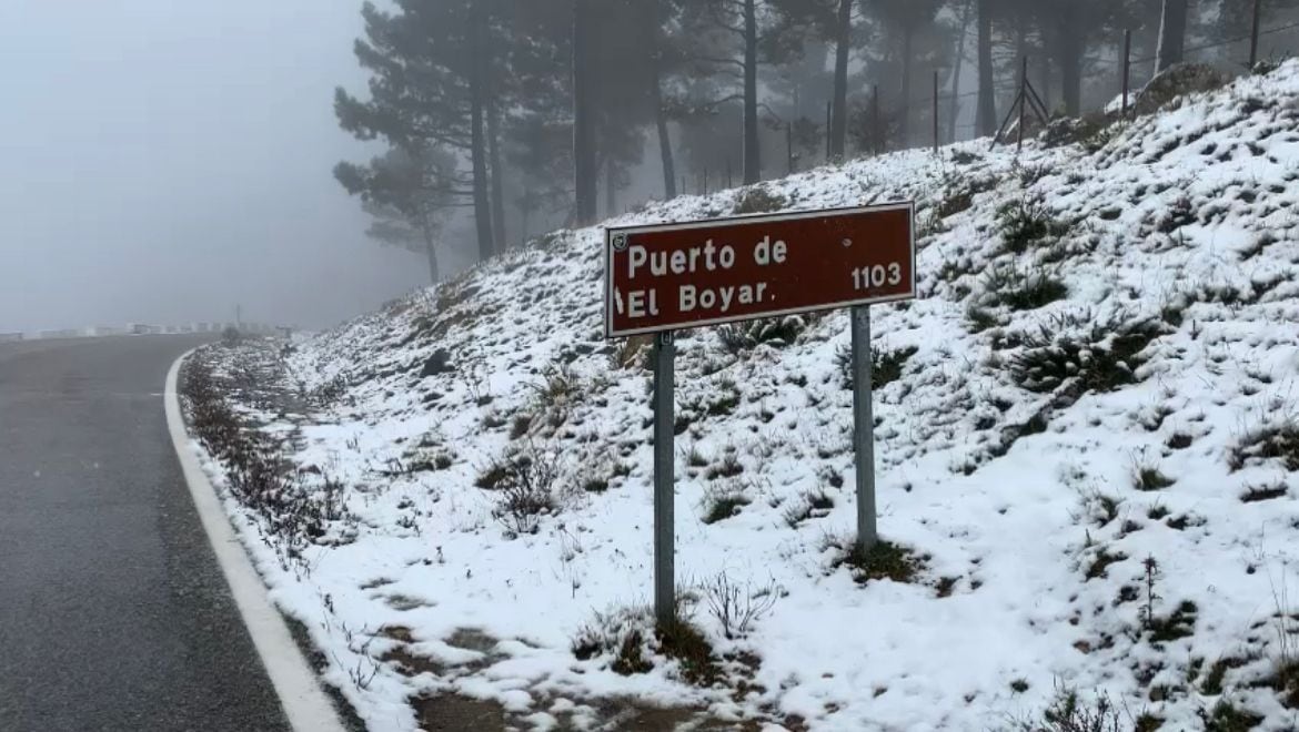 La nieve ha llegado al Puerto de El Boyar