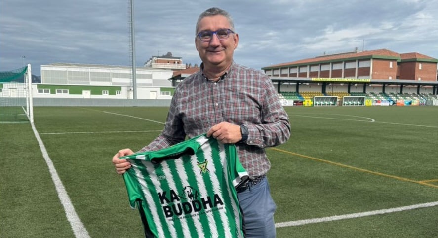 Rafa de la Peña, en su presentación como entrenador del Colindres.