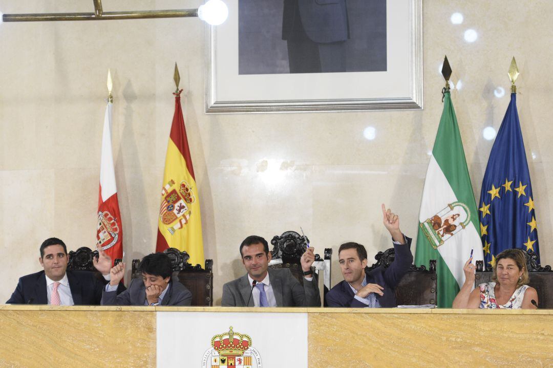 El alcalde de Almería entre los 10 alcaldes que más cobran del país.