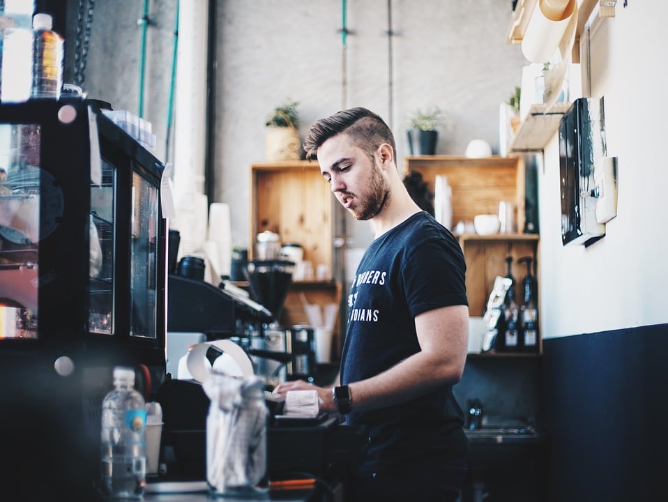 Un trabajador del sector de la hostelería