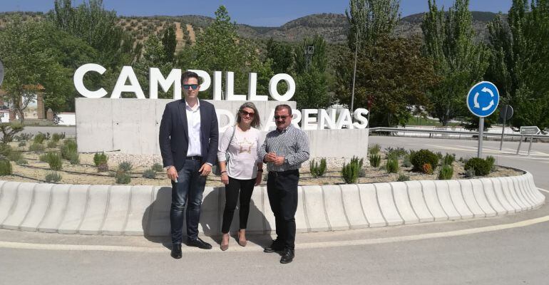 El diputado de Infraestructuras Municipales, José Castro (dcha.), ha visitado junto al alcalde de Campillo de Arenas, Juan Francisco Figueroa (izquda.), algunas de las intervenciones.