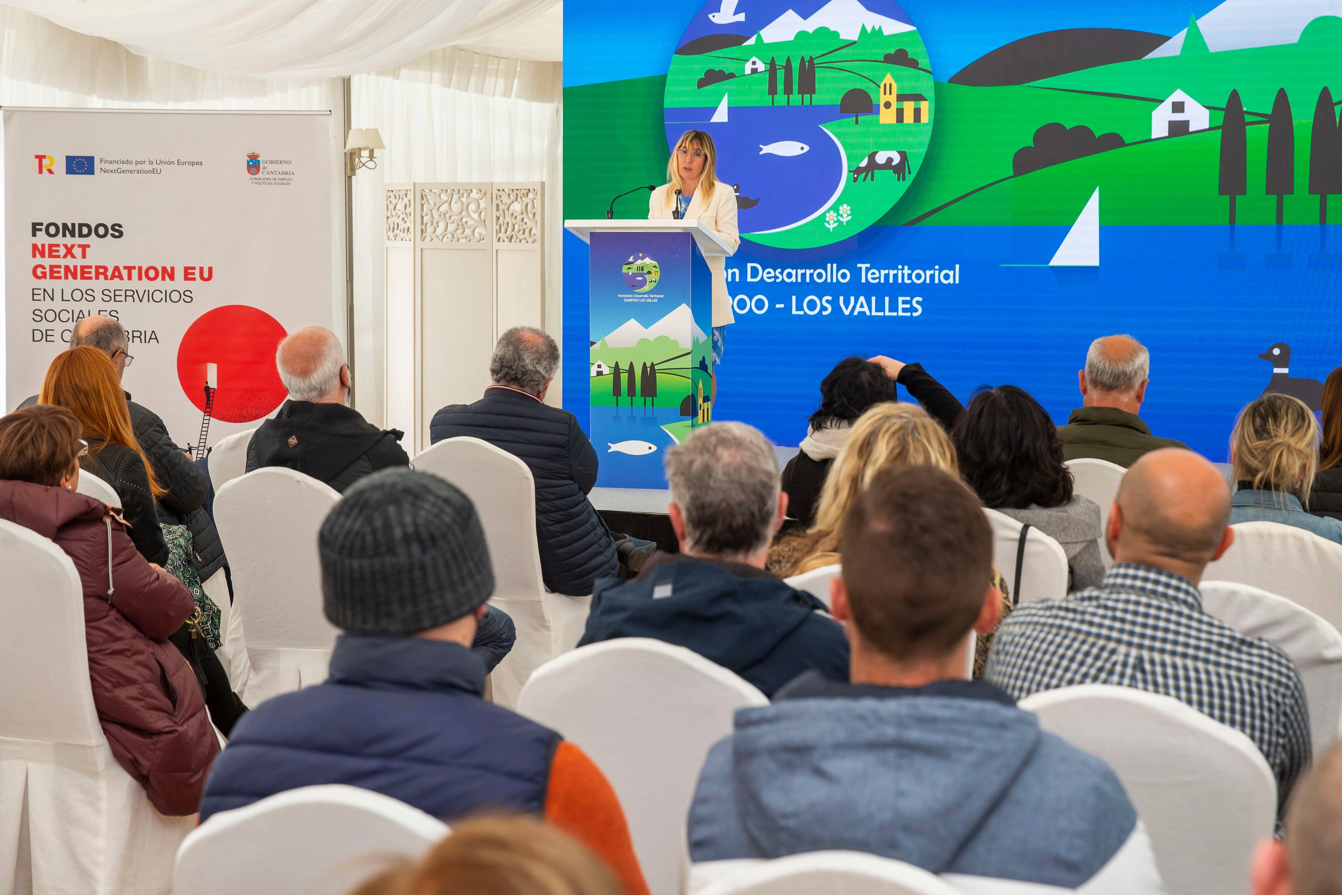 La consejera de Empleo y Políticas Sociales, Eugenia Gómez de Diego, presenta el programa de Prevención del Aislamiento Social y de la Soledad no Deseada en Campoo-Los Valles.