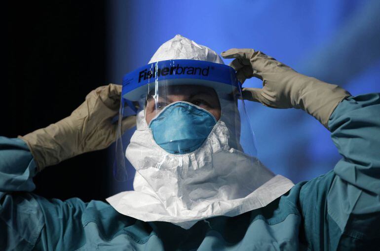 Barbara Smith, a registered nurse with Mount Sinai Medical Health Systems, St. Luke&#039;s and Roosevelt Hospitals in New York, demonstrates putting on personal protective equipment (PPE) during an Ebola educational session for healthcare workers in New York, in this file photo taken October 21, 2014.  A surge of orders for gear to protect against Ebola is leading to backlogs through January for some U.S. customers, as demand expands beyond hospitals to firefighters and others, manufacturers and healthcare workers said.   REUTERS/Mike Segar/Files   (UNITED STATES - Tags: HEALTH DISASTER)