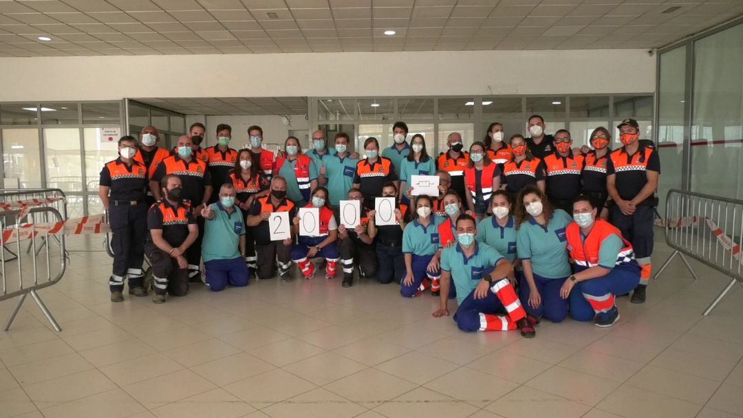 El equipo de sanitarios y protección civil de Úbeda celebra el récord de 2000 vacunas en una tarde