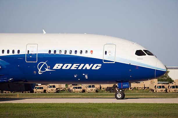 Boeing 787 taxing to runway for takeoff at the Air-Venture airshow.