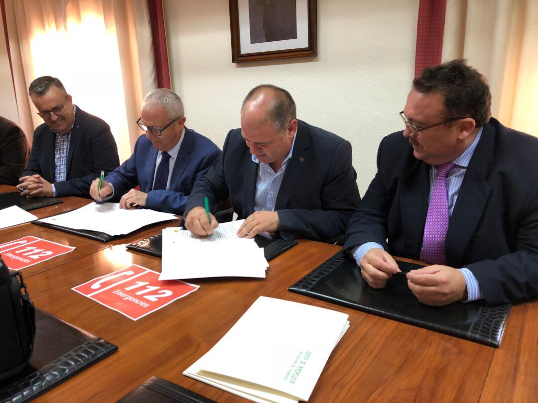 Romero y Belizón, durante la firma del convenio.