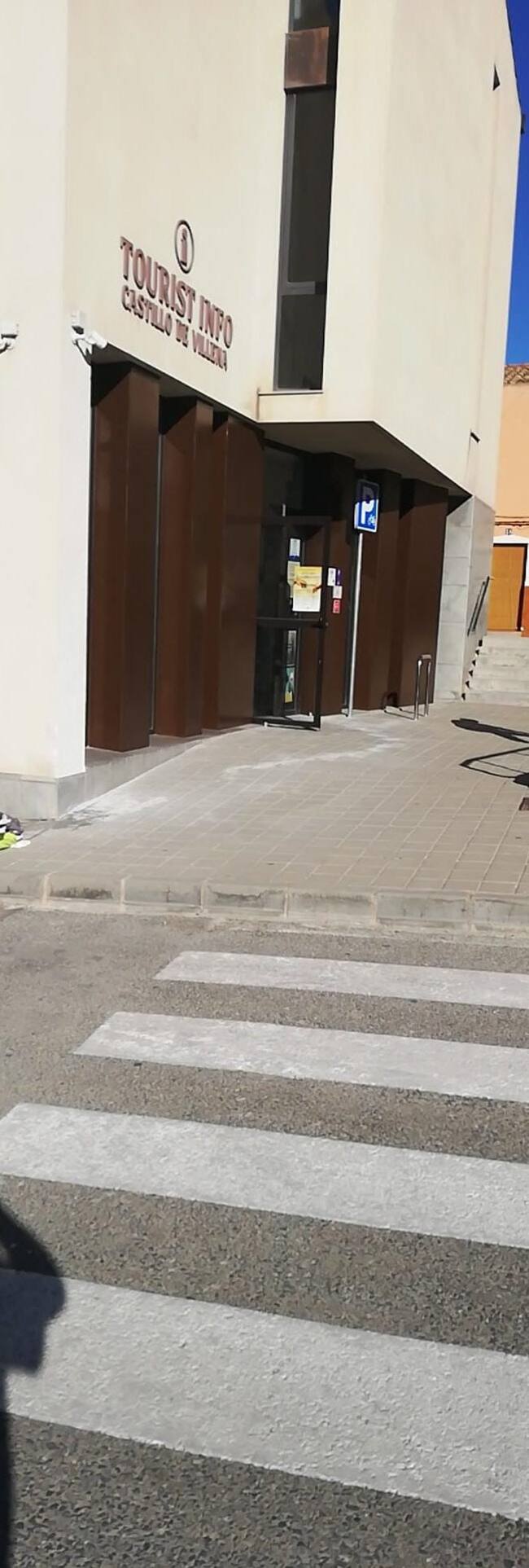 Pintadas en la oficina de turismo