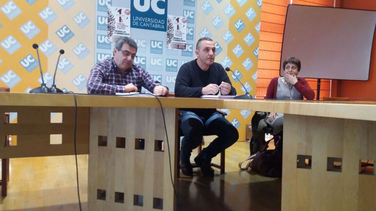 Mariano Carmona, flanqueado por Alfonso Gil y María Jesús Cedrún.