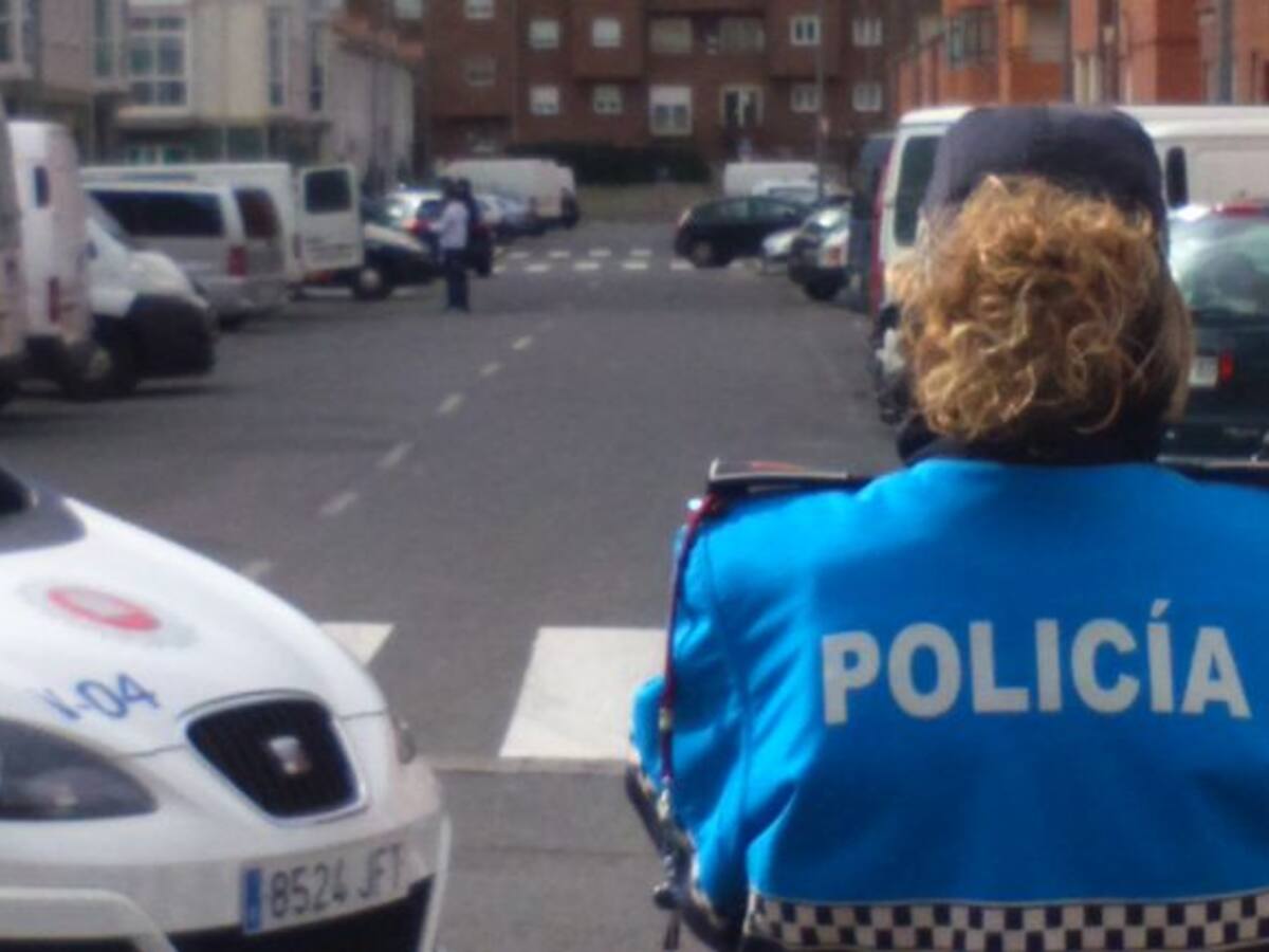 Control policial en la calle Alfredo Abella