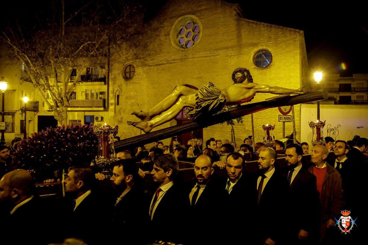 Imagen de archivo del Cristo de las Cinco Llagas pasando ante la antigua iglesia de Santa Lucía