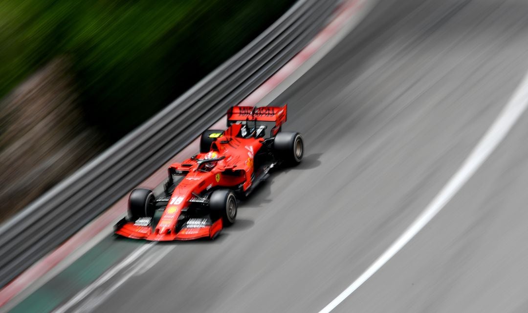 Charles Leclerc ha sido sancionado debido a un roce con Verstappen en la salida en Suzuka