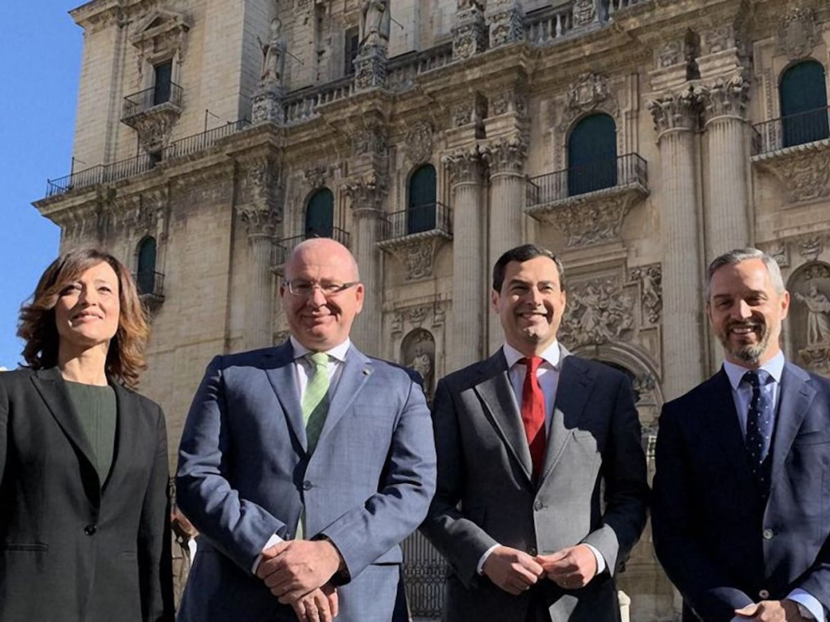 Juanma Moreno se compromete a "ponerse al día con Jaén"