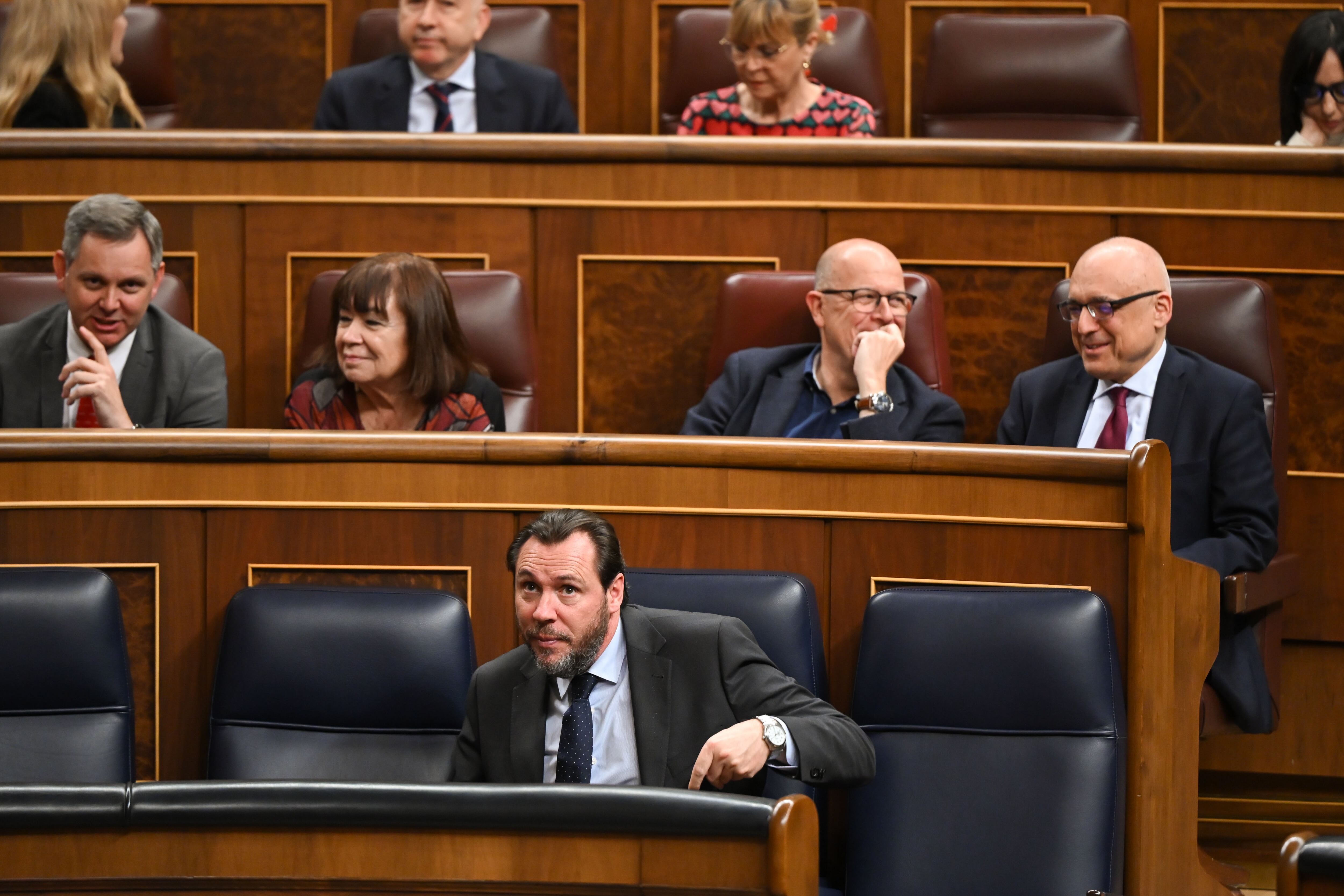 El ministro de Transportes, Óscar Puente, durante el pleno del Congreso de los Diputados.