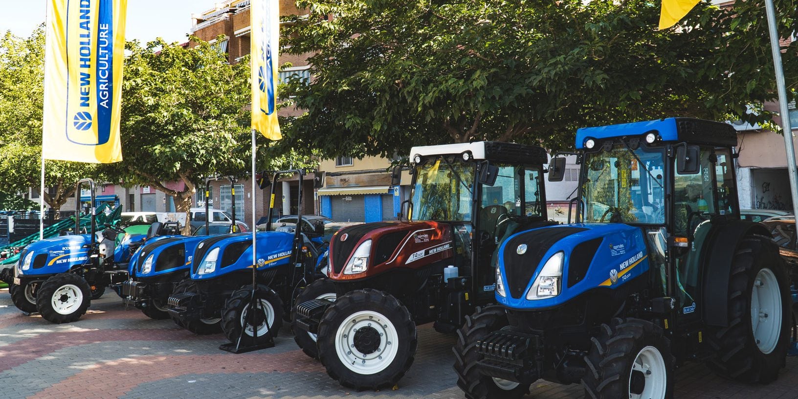 Tractores en la feria de muestras de Villena