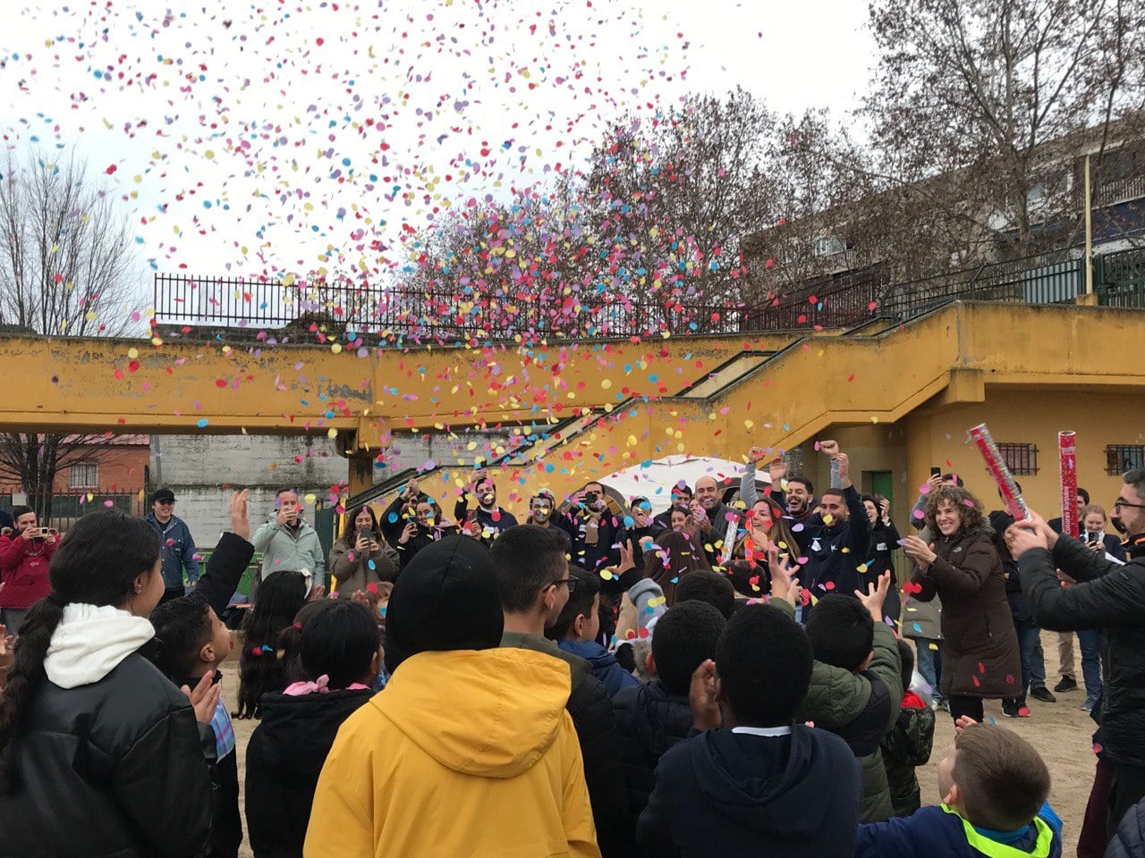 La inauguración del patio en el colegio Julián Besteiro de Parla