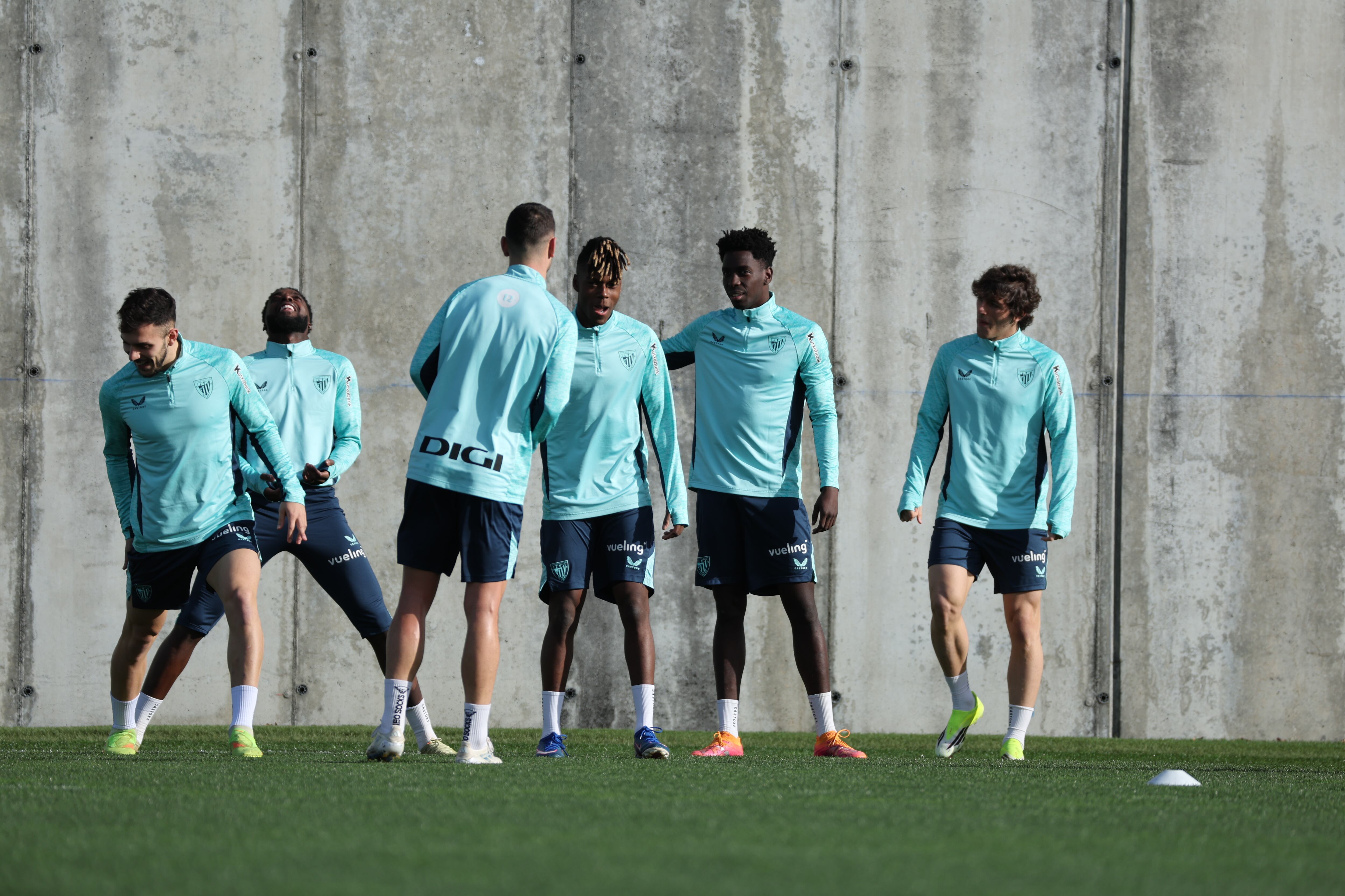 Los futbolistas del Athletic, durante un entrenamiento reciente en Lezama