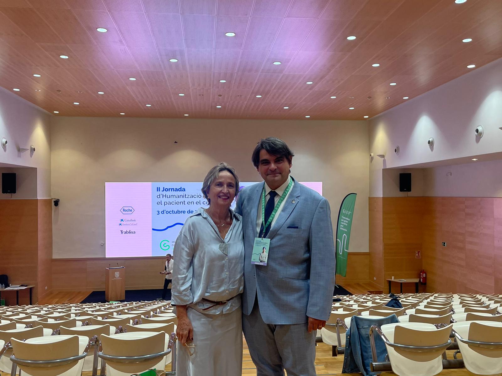 Bel Amer, miembro de la Asociación Española Contra en Cáncer en Baleares y el presidente y Dr. José Reyes