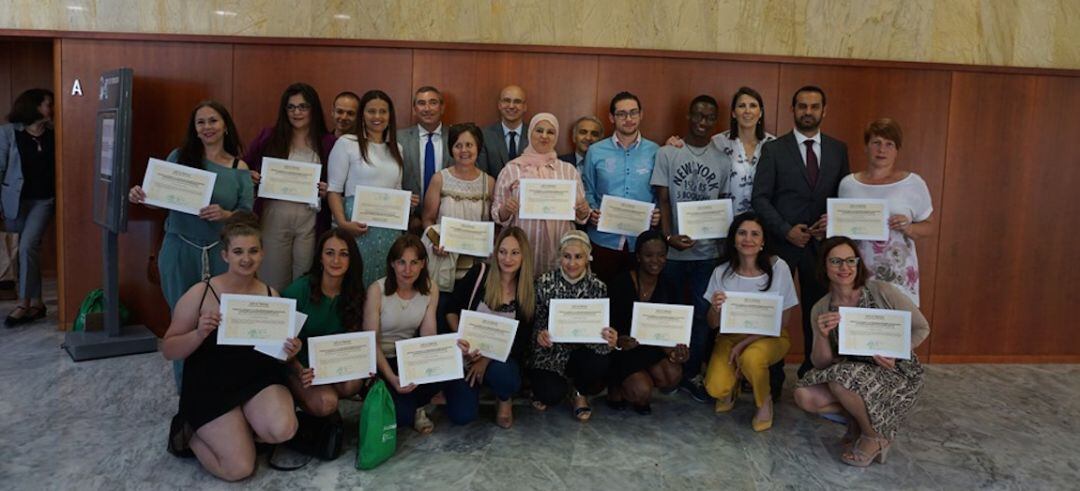 Foto de familia de los galardonados con los premios al Esfuerzo y a la Superación Personal.