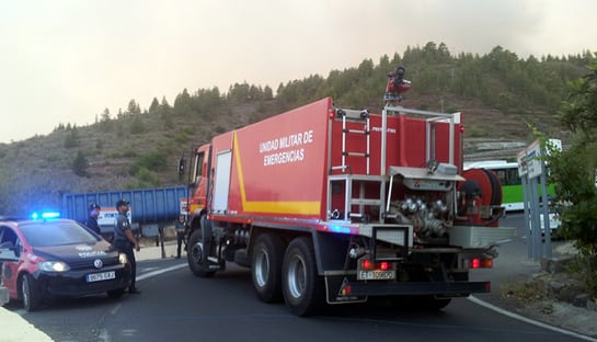 La proximidad de las llamas hizo que las autoridades obligaran a salir de sus casas a los casi 2.000 vecinos de Vilaflor