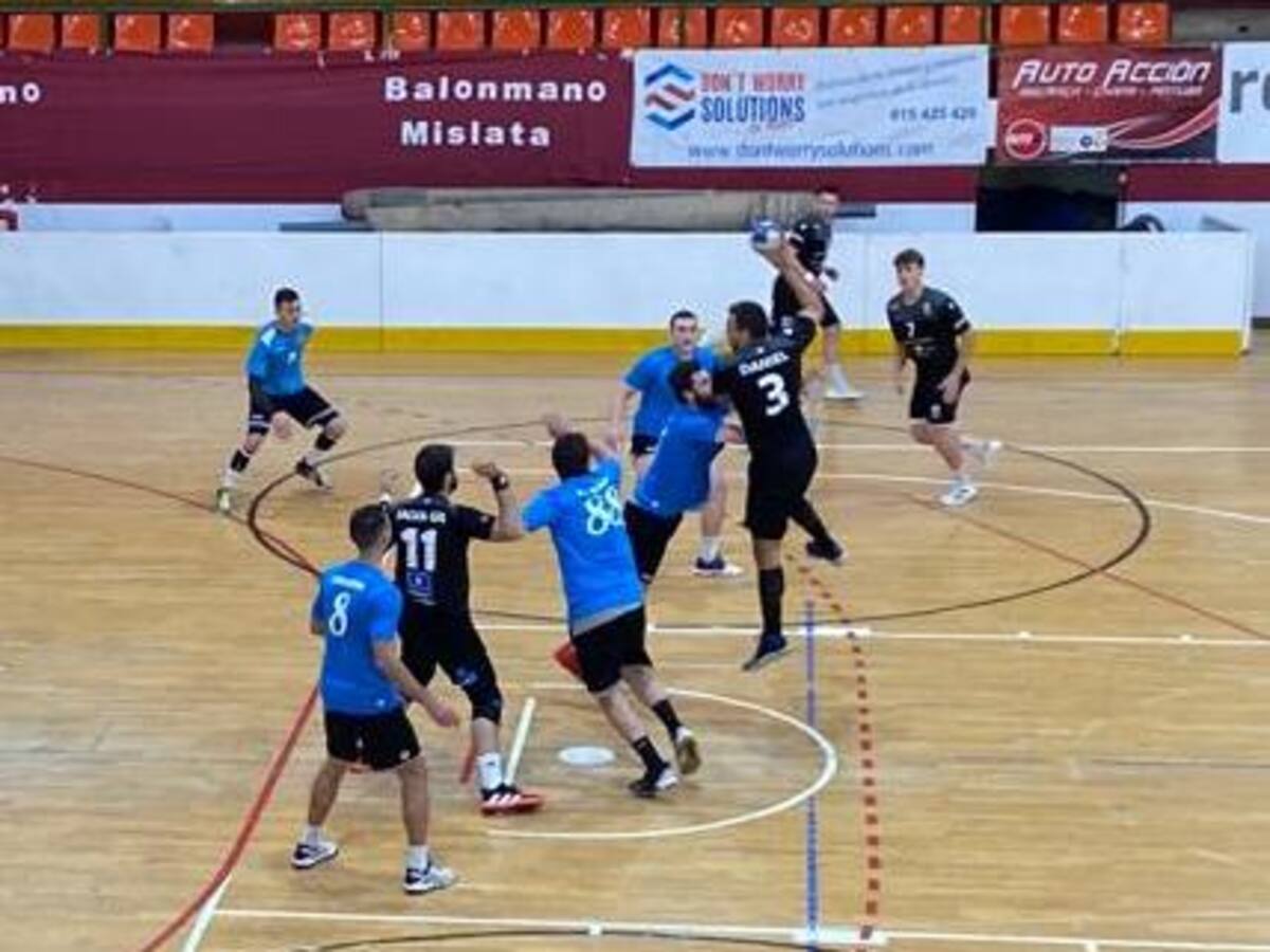 El Elda - C.E.E. no pudo con el Balonmano Mislata y sigue luchando por la permanencia (34-31)