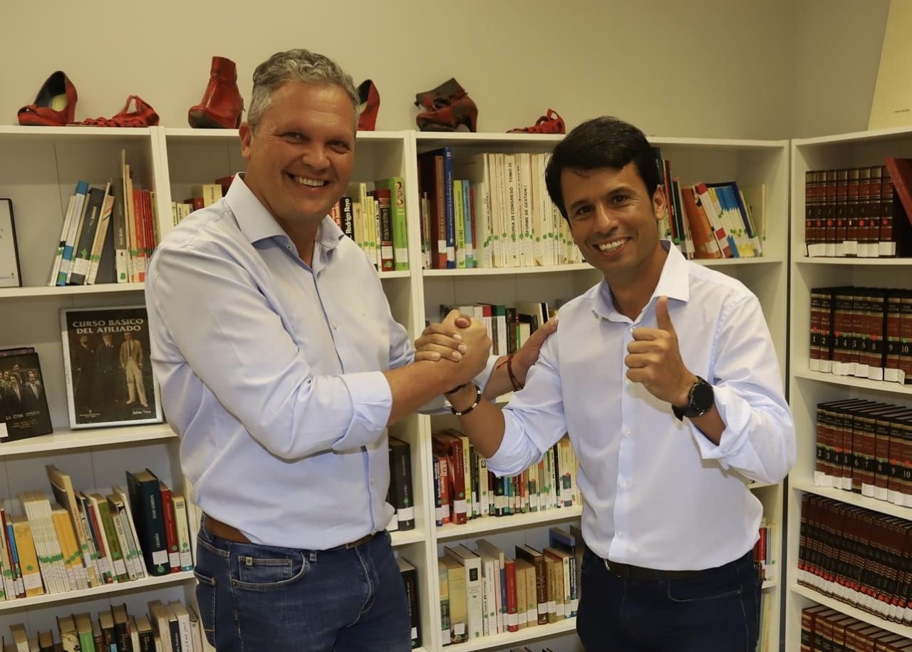 Alfredo Mendoza y Marcos Bergaz, tras ser proclamados candidatos.