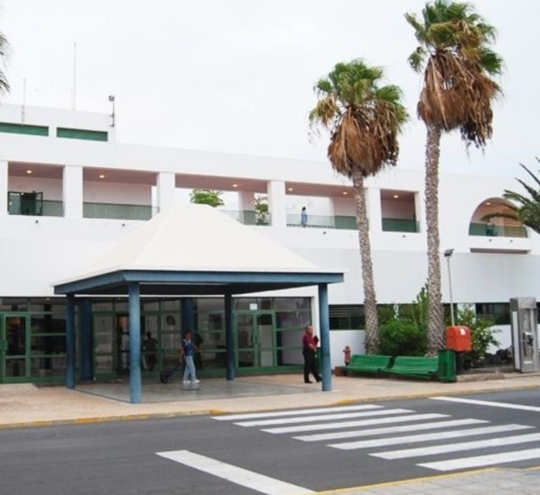 Entrada del hospital doctor José Molina Orosa de Arrecife.